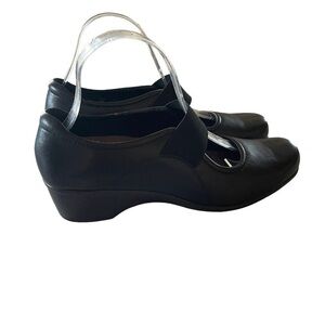 Clark’s everyday black stretch across strap black size 9 Wide GUC